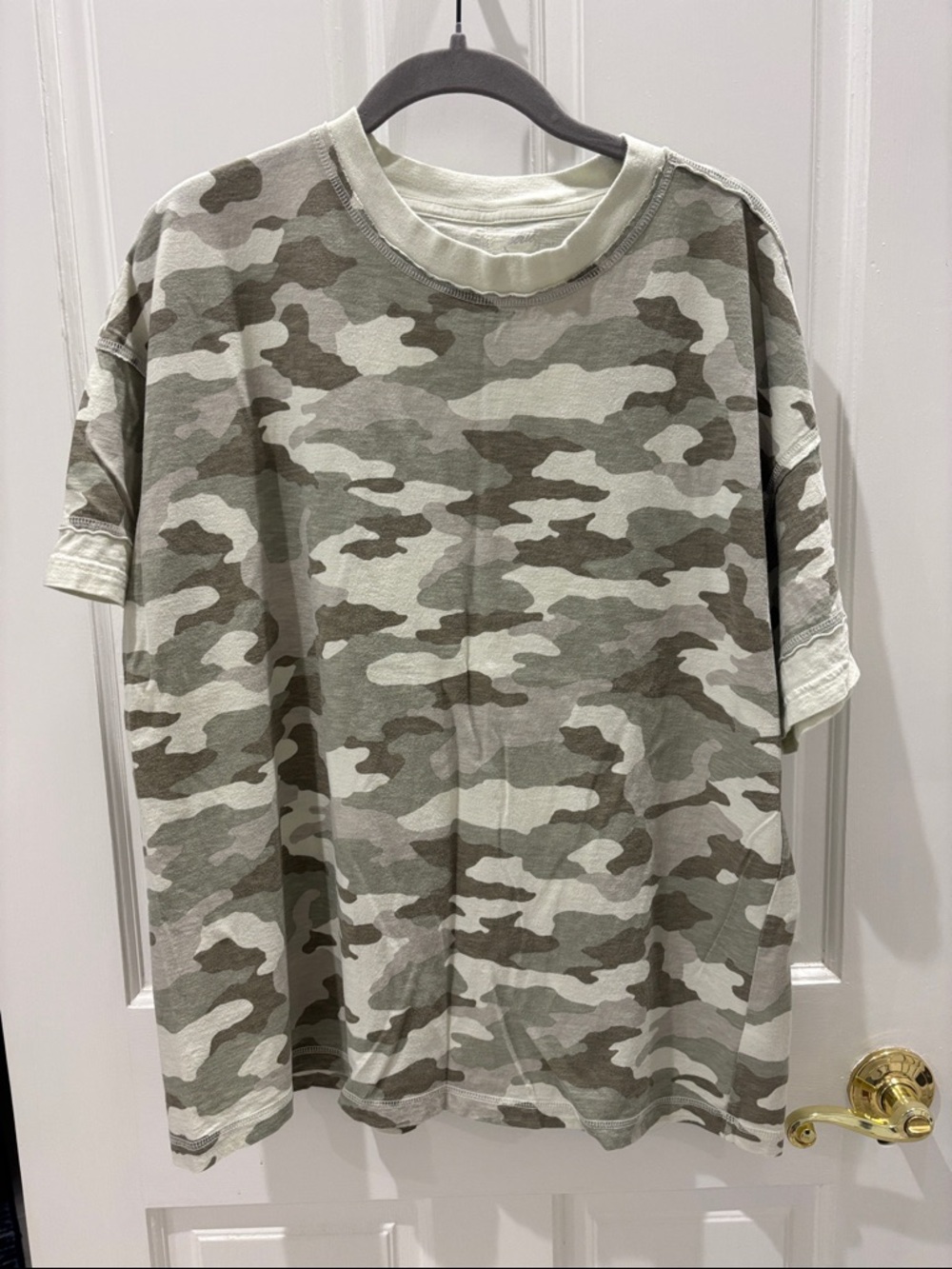 aerie Short Sleeve Camouflage Tee in Sage and Cream Oversized Small
